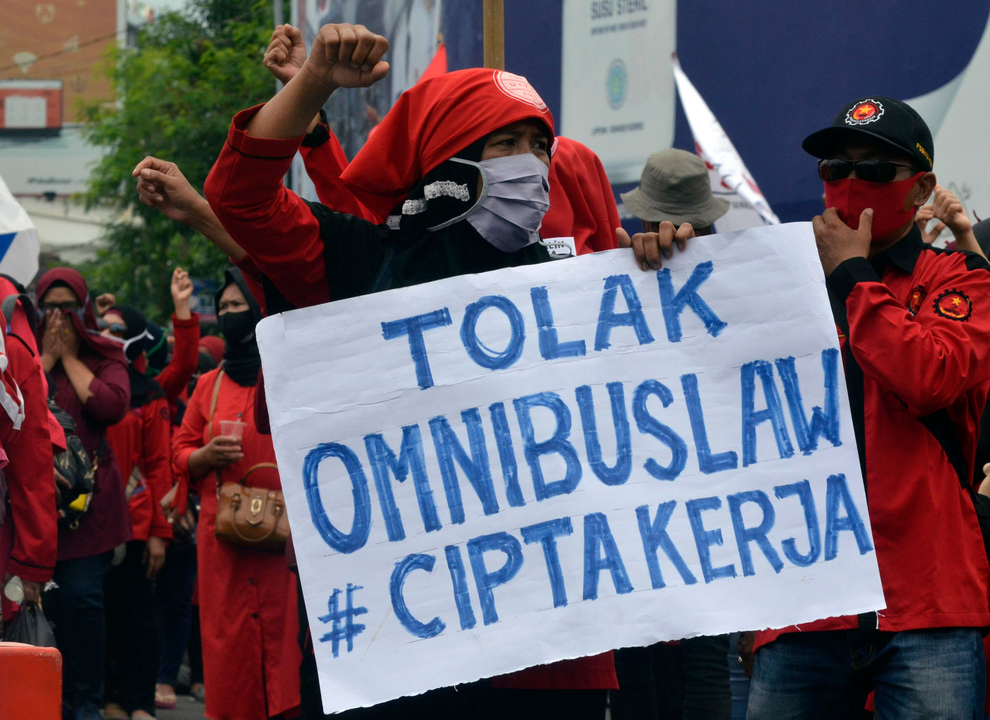Tolak Perusahaan Mudah PHK, Buruh Gugat Perppu Ciptaker ke MK